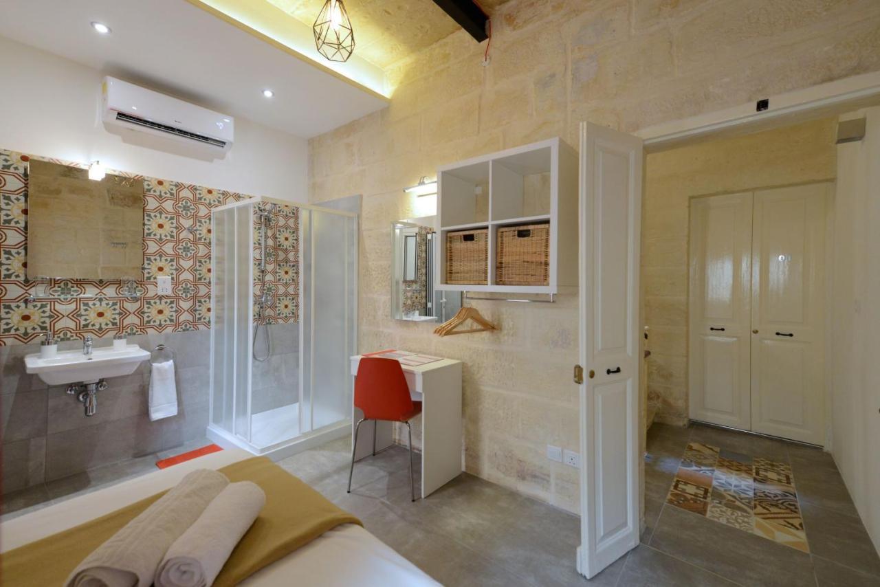 Private Rooms With Bathroom In Valletta Exteriör bild