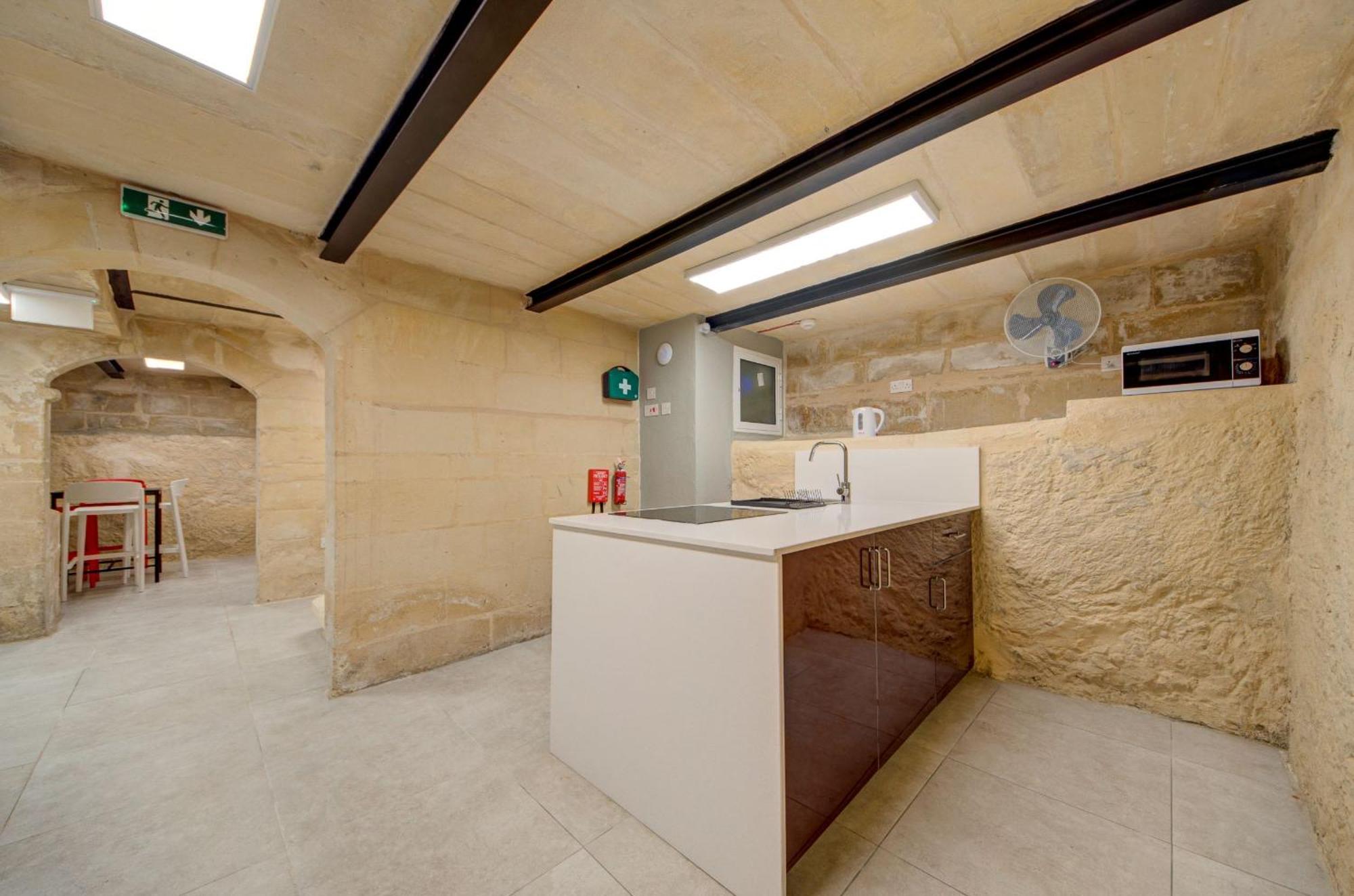 Private Rooms With Bathroom In Valletta Exteriör bild